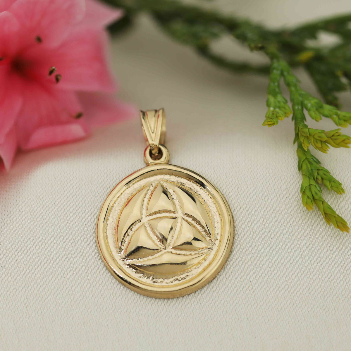 Art and Molly Real 14K Yellow Gold Celtic Knot Triquetra Trinity Penda
